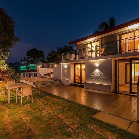 Casamo Silver Oak By Stayvista - Overlooking A Lake & Valley, Lush Green Lawns, & A Private Pool Mahabaleshwar Luaran gambar
