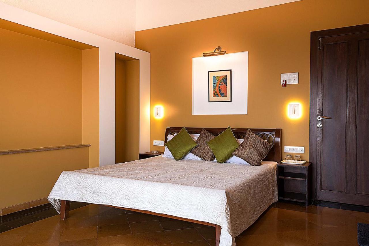 Casamo Silver Oak By Stayvista - Overlooking A Lake & Valley, Lush Green Lawns, & A Private Pool Mahabaleshwar Luaran gambar