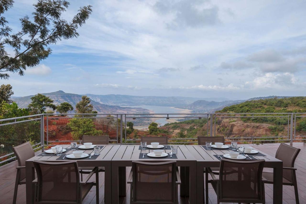 Casamo Silver Oak By Stayvista - Overlooking A Lake & Valley, Lush Green Lawns, & A Private Pool Mahabaleshwar Luaran gambar
